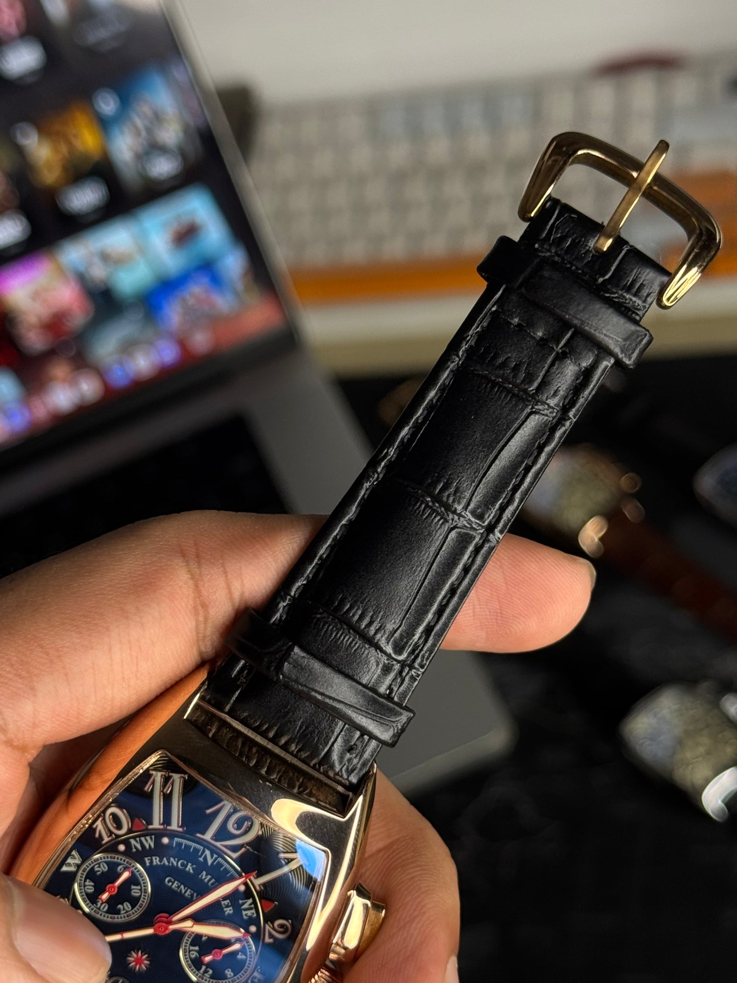 FRANCK MULLER Quartz Watch | FRM Watch 44 A - Golden Black Dial